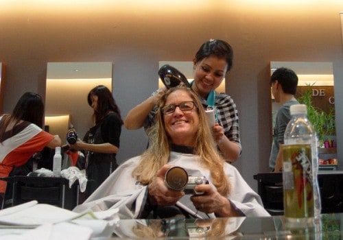 smile! De Cut Salon, A Cut Above